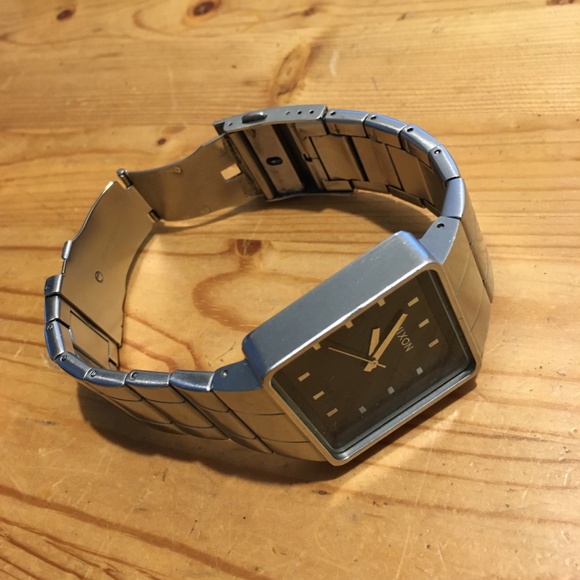 Nixon Quatro - Picture 2 of 2